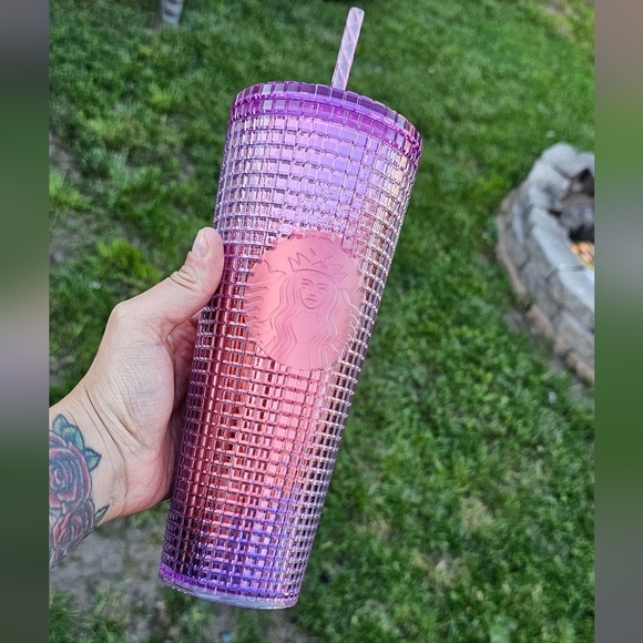 2021 Spring Purple/Red Gradient Starbucks‎ Cup - Picture 1 of 2
